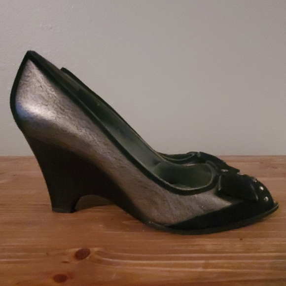 Franco Sarto Black and Silver Wedge Heel Peep Toe - Picture 2 of 7